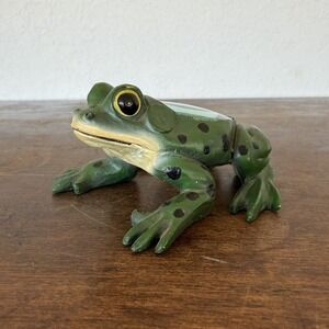 Vintage Resin Frog Office Paperweight Built In Magnifying Glass